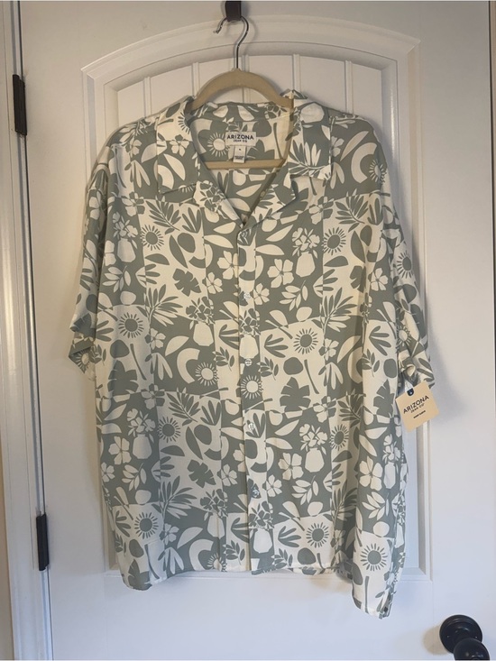 Arizona Jean Company Other - Arizona Jean Company Floral Button-Up Shirt in Sage and White